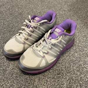 Woman’s size 9.5 Nike Shoes.